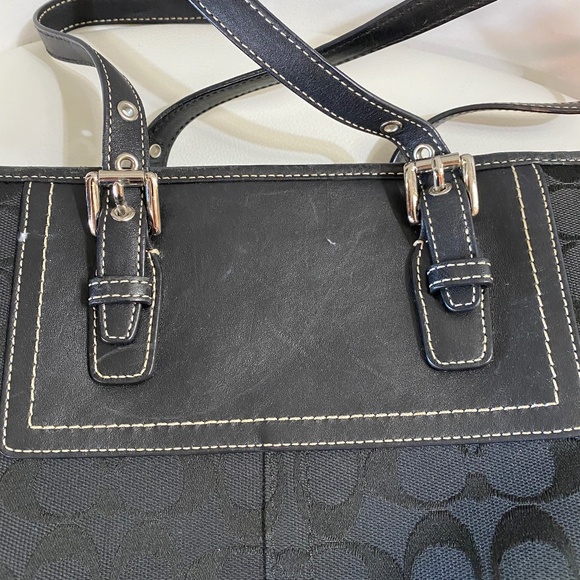 COACH Legacy Signature Canvas/Leather Handbag. In great condition! - Picture 7 of 10